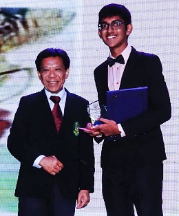 Sameer Monn a/l Suresh receiving the Tan Sri Dato’ Chan Choong Tak Award from Mr. Gerard Chan